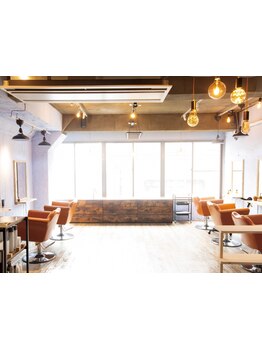 マンツーマンだからお悩みも話しやすい◎緑の多いゆったり店内で緊張せずリラックス施術☆