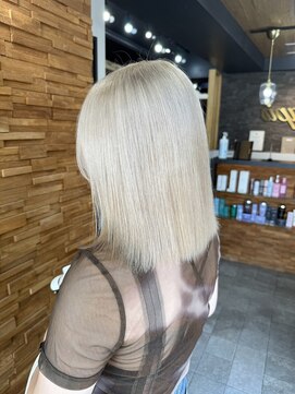 ラピス 横浜(Lapis) ホワイトブロンドカラー