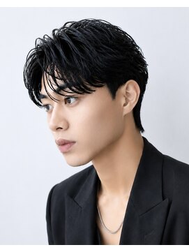 オーシャントーキョー ホワイト 原宿(OCEAN TOKYO WHITE) 韓国風センターパートウルフニュアンスパーマ黒髪リクルート