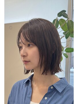トレ(tre.) 濡れ感ブラウンの切りっぱなしボブ