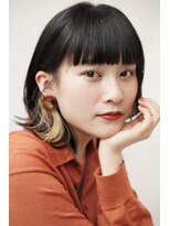 トリッカ 銀座(tricca)&nbsp;ミディアムレイヤー/外ハネスタイル/イヤリングカラー