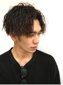 ツーブロックツイストスパイラルパーマアップバング七三刈り上げ