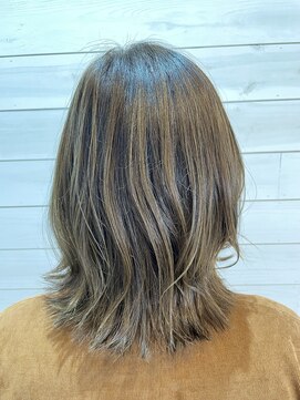 コンチャス(Conchus) 小顔レイヤーくびれミディアム