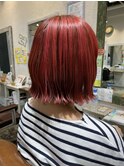 ビビットレッドカラーの切りっぱなしボブスタイル