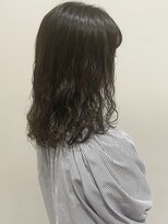 ウクラ バイ レシッド 池袋(uchla by rcid)&nbsp;こなれミディ胸上お洒落ウェーブパーマダークアッシュ暗めカラー