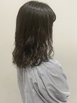 ウクラ バイ レシッド 池袋(uchla by rcid) こなれミディ胸上お洒落ウェーブパーマダークアッシュ暗めカラー