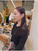 暗めレッドカラー×前髪なし切りっぱなしロング