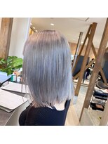 アヴァンス ジェイアール和歌山店(AVANCE.)&nbsp;派手髪×ハイトーン×シルバー×切りっぱなしボブ