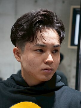 メッツ 原宿(METS) MEN'S/毛流れサイドパート×フェード/短髪/黒髪