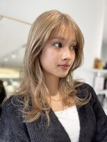 ノラ ウメダ(NORA UMEDA)&nbsp;海外風ブロンドレイヤースタイル