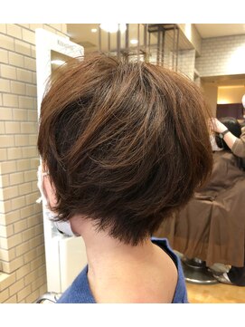 ジュール ドゥJour doux jourスタイリスト今嶋 柔らかさを感じるショートボブ