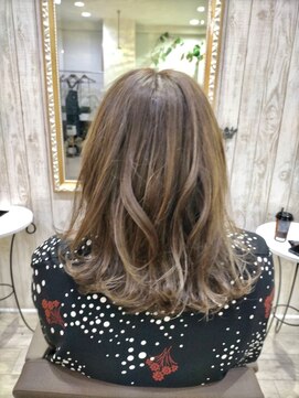 ネージュヘアー(Neige hair) ハイライトピンク×ワンカール外ハネミディ【大分萩原】