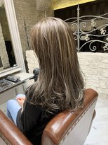 シャル 辻堂(shalu)&nbsp;細めのブリーチハイライト×グレージュ