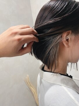 イルウィ(irwi) 【デザインカラー】シルキーベージュインナーカラー ミニボブ