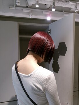 ムーム(Momb) ぱつっとボブ