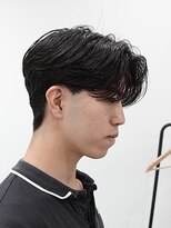 カルム(kalm)&nbsp;毛流れセンターパートニュアンスパーマカルマヘアメンズパーマ