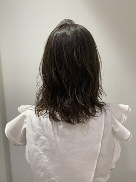 アリーズ シブヤ(ALLYS shibuya) ふわミディ 透け感 オリーブアッシュ