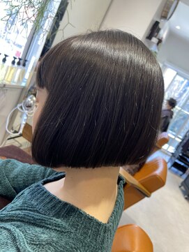 エール(Aile) 前下がりボブ 大人ショート ツヤヘア
