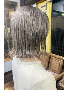 トリコ 柏(tricot) ぱつっとストンなボブ/ハイトーン