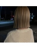ホワイトブロンド×切りっぱなしボブ