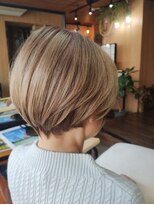 ローカス 花小金井南口店(LOCUS)&nbsp;☆　白髪を活かしたカラーショートスタイル　☆