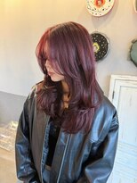 イェスオキナワ(yes okinawa)&nbsp;たっぷりレイヤーカットに赤髪の人気スタイル