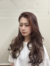 オラシオン&nbsp;コテ巻きパーマ風ロングヘアー