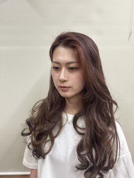 オラシオン コテ巻きパーマ風ロングヘアー