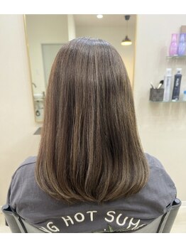 モアニ(MOANI)の写真/【大人女性の味方】気になる白髪も自然にカバー◎艶やかで上品な仕上がりを叶えるグレイカラーをご提案♪