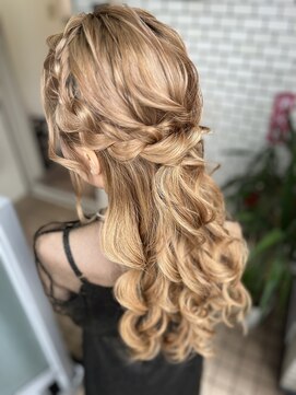 フェリーチェ(Felice) ハーフアップ 編み込み 結婚式 ダウンスタイル 巻き髪