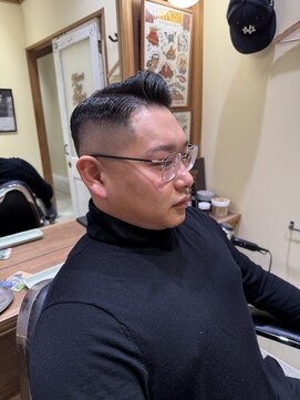 フォーコーナーズ(Four Corners) サイドパート/七三分け/フェード/バーバー