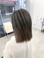 ブラウン(Brown)&nbsp;切りっぱなしボブ×シルバーバレイヤージュ