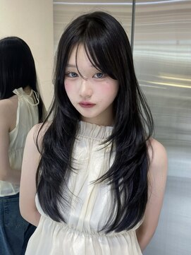 ルームバイシー 新宿(Loom. by Sea) ワンホンレイヤー×ダークブルー/丸顔/髪質改善/ミルクブラウン