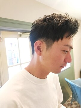 ヨナサン(Yona Saint) フェード刈り上げメンズカット