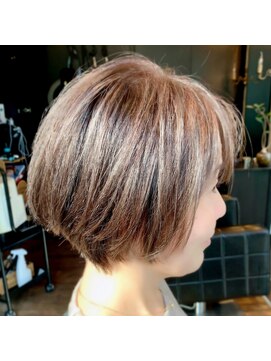 ヘアーラウンジ アルテ(hair lounge arte) 明るい白髪染め×丸みショート