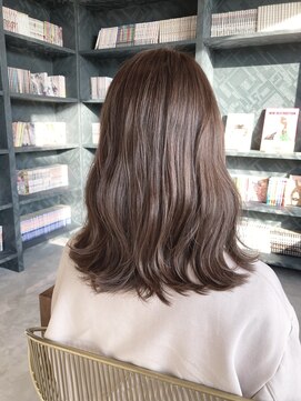 ヨム(YOMU) 艶髪グレージュ