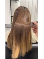 ココ 本八幡(KOKO)&nbsp;黒髪クラゲヘアーオリーブグレー小顔ココアベージュロングヘア