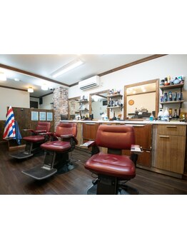 オーナーこだわりのインテリアと空間が人気♪ゆったりとした時間を過ごしながら、理想のスタイルに♪