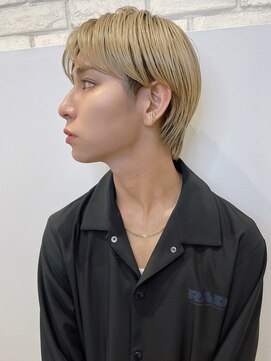 トルネード(TORNADO) 韓国ハイトーンマッシュヘア ベージュセンターパート t1013