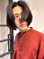 ヴヴ(Bub)&nbsp;mem's style/ センターパート ミディアムカット 20代 グレージュ