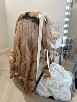 エメティ(Aimerty) ハーフアップ縦ロール巻き