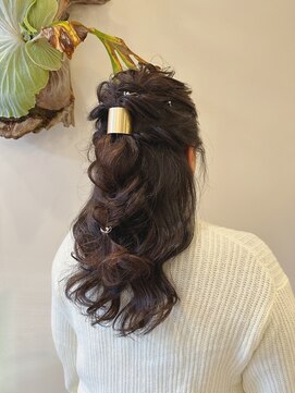 サードプレイス(3rd PLACE) 編みおろしカジュアルアレンジハーフアップ