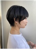 襟足短め顔まわり長めショート