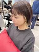 イヤリングカラーの外はねボブ