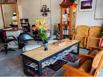 ヘアー ワークス ボンズ マリナーズ(Hair works Bond's marinas )の写真/【豊見城/駐車場あり】空間にこだわった店内は気分があがる！男女問わず通いやすいサロン♪