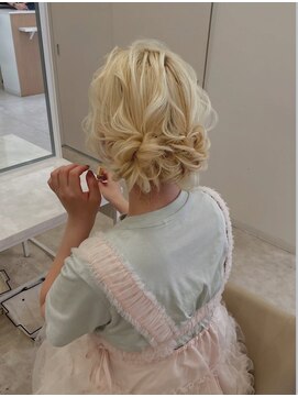 ディティカレスト(Dityca rst) ツインシニヨン