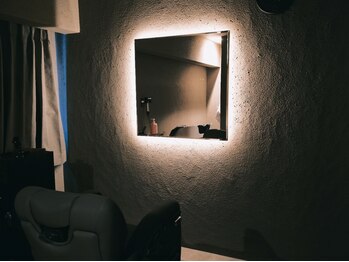 スカルプト 横浜店(skalpt)の写真/【全席完全個室】上質空間で人目を気にせず男磨き。マンツーマンだからできる丁寧なカウンセリング大好評♪