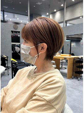 横顔がきれいに見える大人ショート