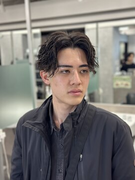 クロムトウキョウ ザ バーバー ネオン 新宿店(CHROM TOKYO the Barber ne/on) メンズ センターパート ツイストスパイラルパーマ