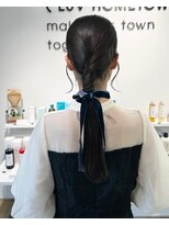 ソーソー(SoSo)&nbsp;特別な日にタイトめヘアセットミルクティーブロンド